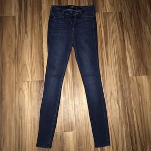 Dark Wash Hollister Skinny Jeans!